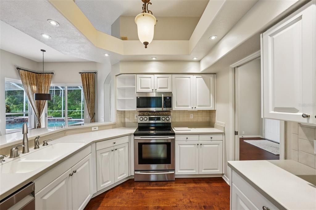 Active With Contract: $699,900 (4 beds, 3 baths, 2655 Square Feet)