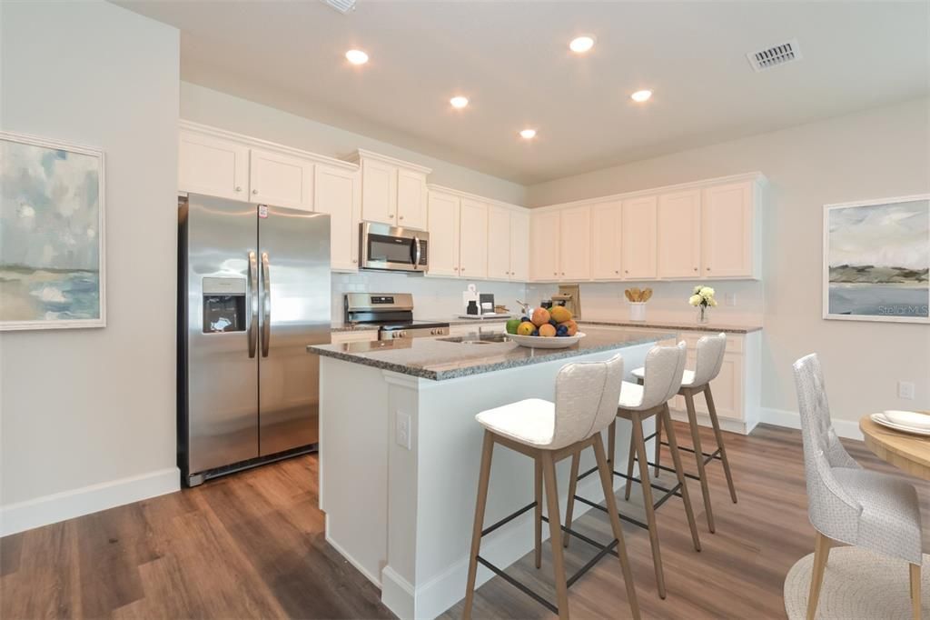 合同活跃: $345,000 (3 贝兹, 2 浴室, 1572 平方英尺)