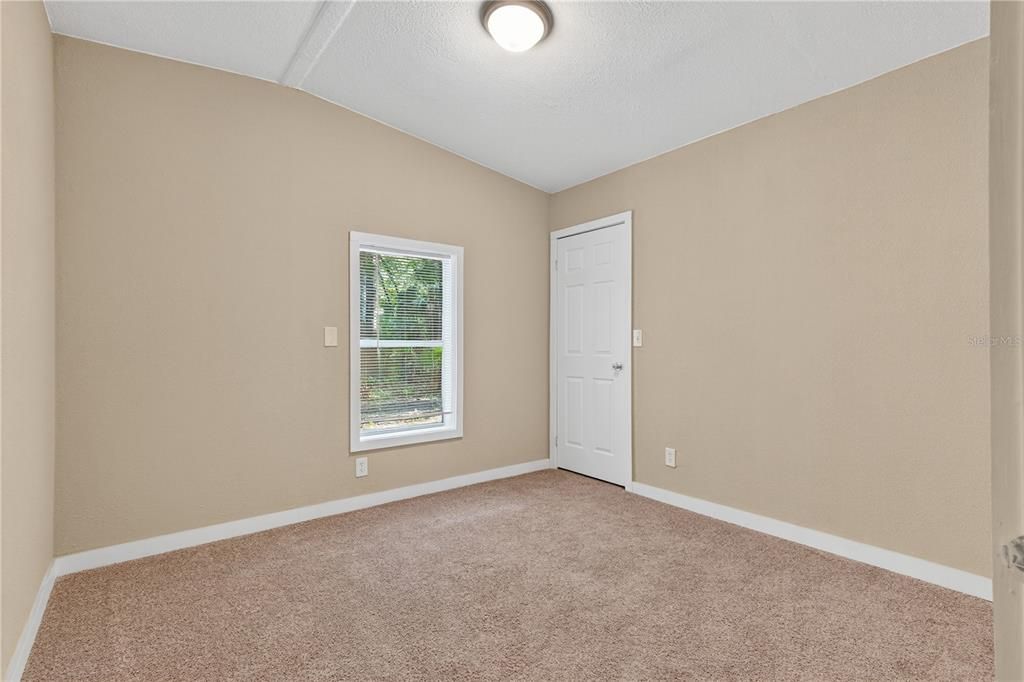 Activo con contrato: $289,000 (4 camas, 2 baños, 2240 Pies cuadrados)