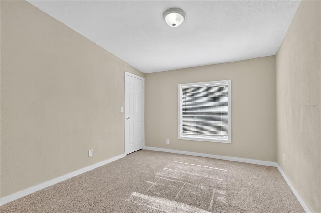 Activo con contrato: $289,000 (4 camas, 2 baños, 2240 Pies cuadrados)