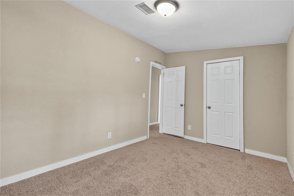 Activo con contrato: $289,000 (4 camas, 2 baños, 2240 Pies cuadrados)