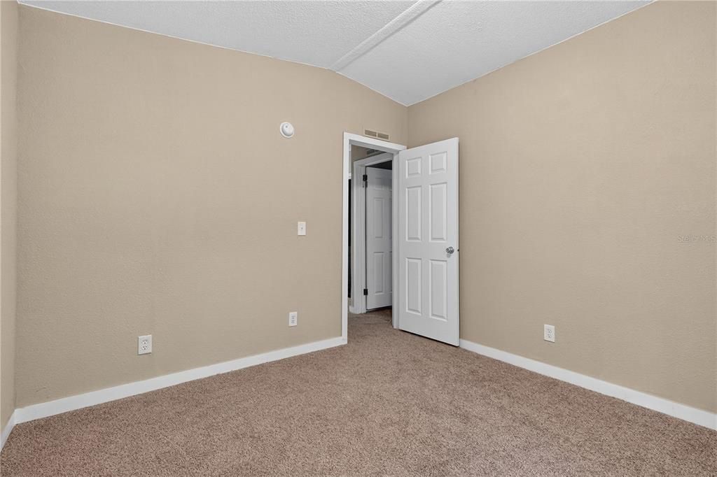 Activo con contrato: $289,000 (4 camas, 2 baños, 2240 Pies cuadrados)