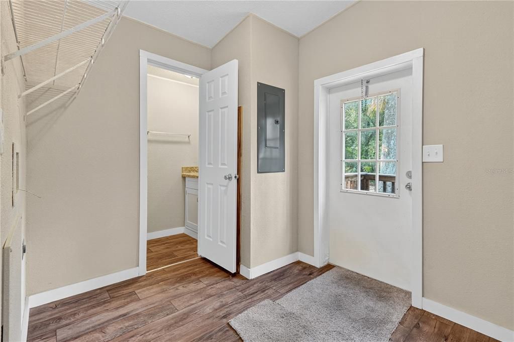 Activo con contrato: $289,000 (4 camas, 2 baños, 2240 Pies cuadrados)