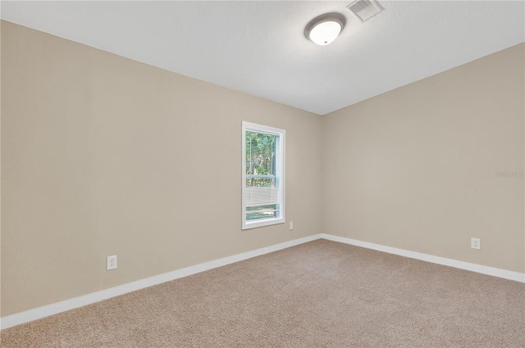 Activo con contrato: $289,000 (4 camas, 2 baños, 2240 Pies cuadrados)