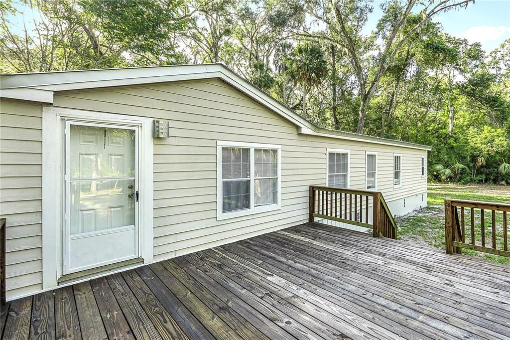 Activo con contrato: $289,000 (4 camas, 2 baños, 2240 Pies cuadrados)