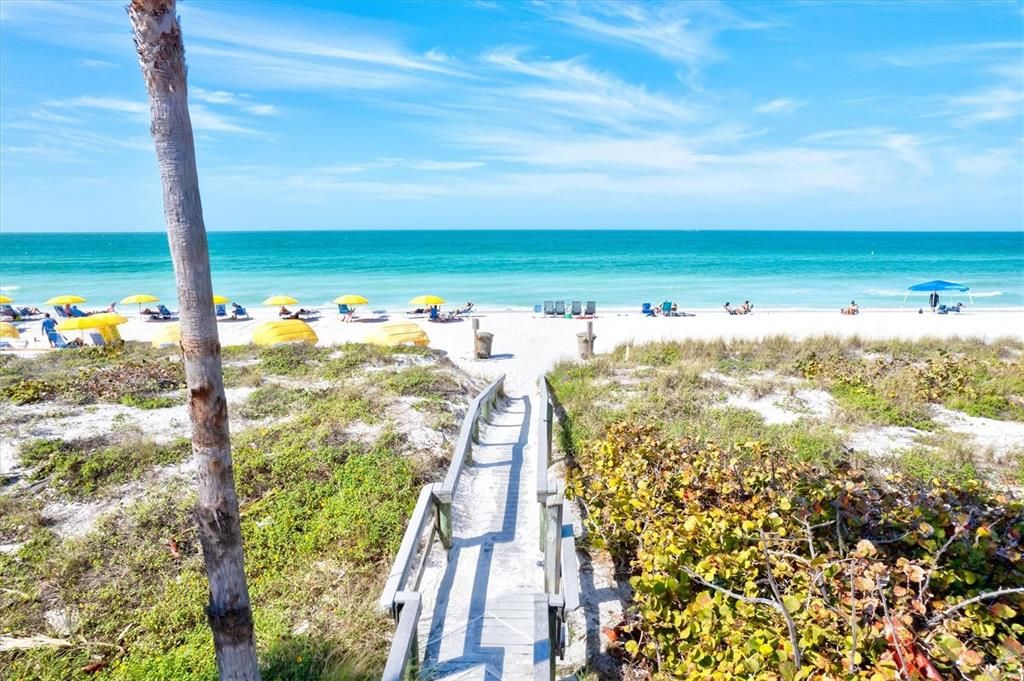 Active With Contract: $399,000 (3 beds, 0 baths, 1404 Square Feet)