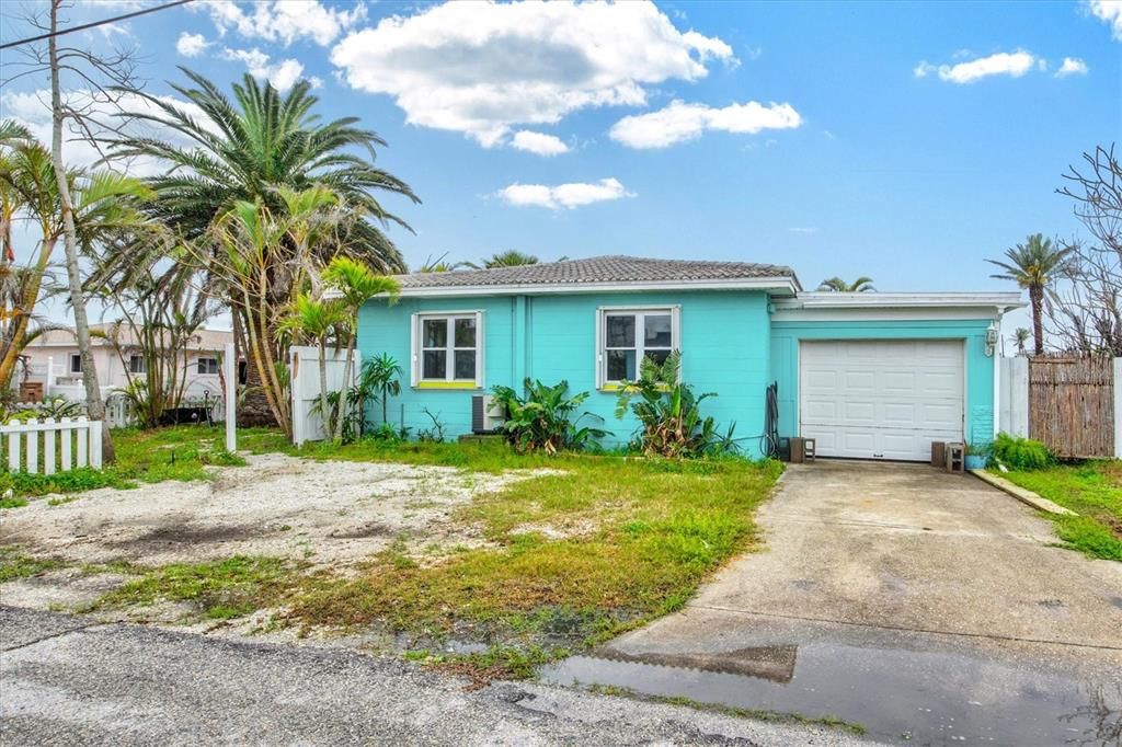 Active With Contract: $399,000 (3 beds, 0 baths, 1404 Square Feet)