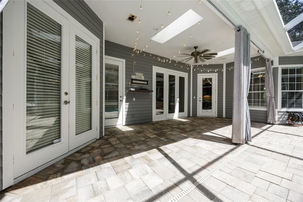 合同活跃: $630,000 (4 贝兹, 2 浴室, 2604 平方英尺)