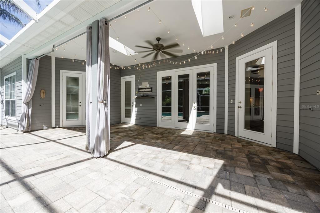 合同活跃: $630,000 (4 贝兹, 2 浴室, 2604 平方英尺)