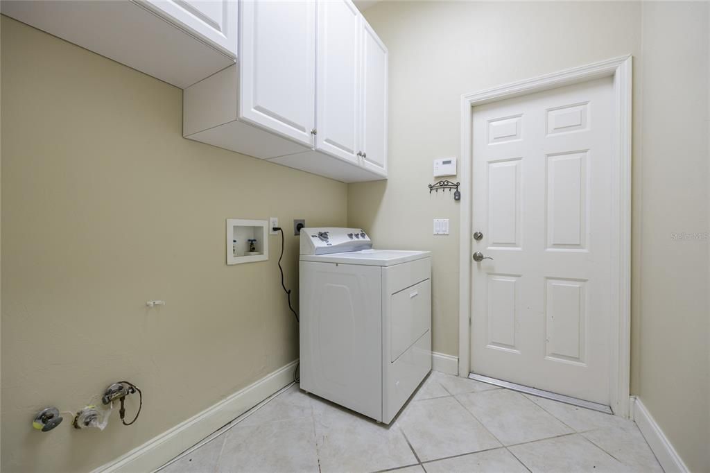 合同活跃: $630,000 (4 贝兹, 2 浴室, 2604 平方英尺)