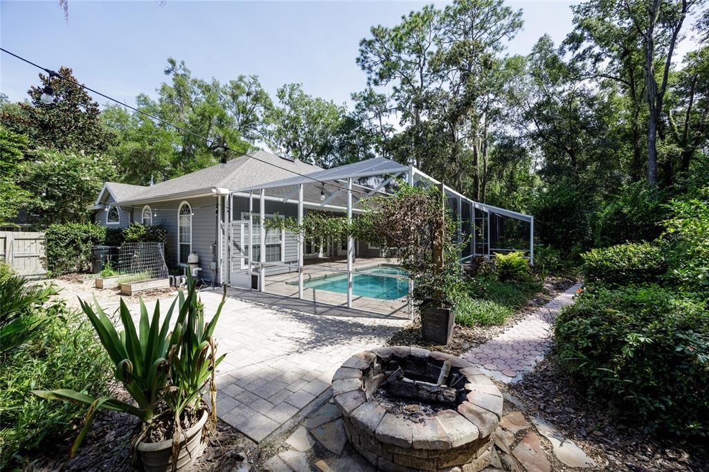 合同活跃: $630,000 (4 贝兹, 2 浴室, 2604 平方英尺)