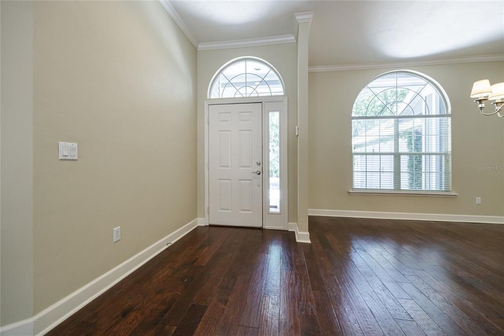 合同活跃: $630,000 (4 贝兹, 2 浴室, 2604 平方英尺)