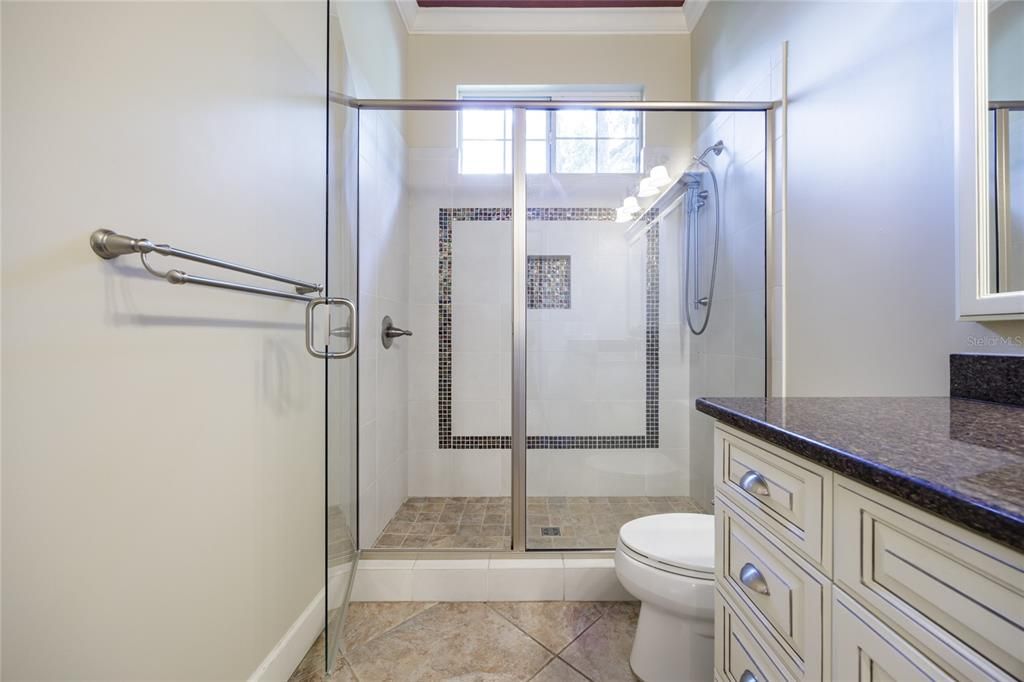 合同活跃: $630,000 (4 贝兹, 2 浴室, 2604 平方英尺)