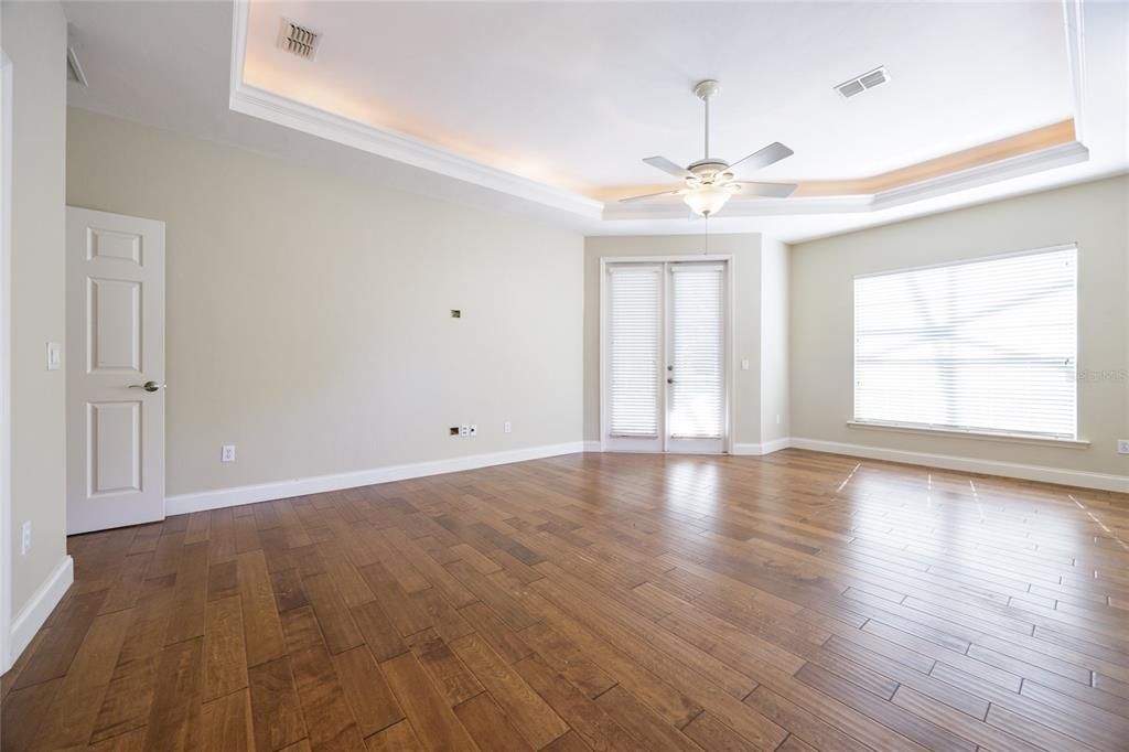 合同活跃: $630,000 (4 贝兹, 2 浴室, 2604 平方英尺)