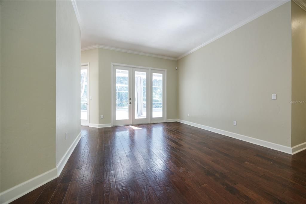 合同活跃: $630,000 (4 贝兹, 2 浴室, 2604 平方英尺)