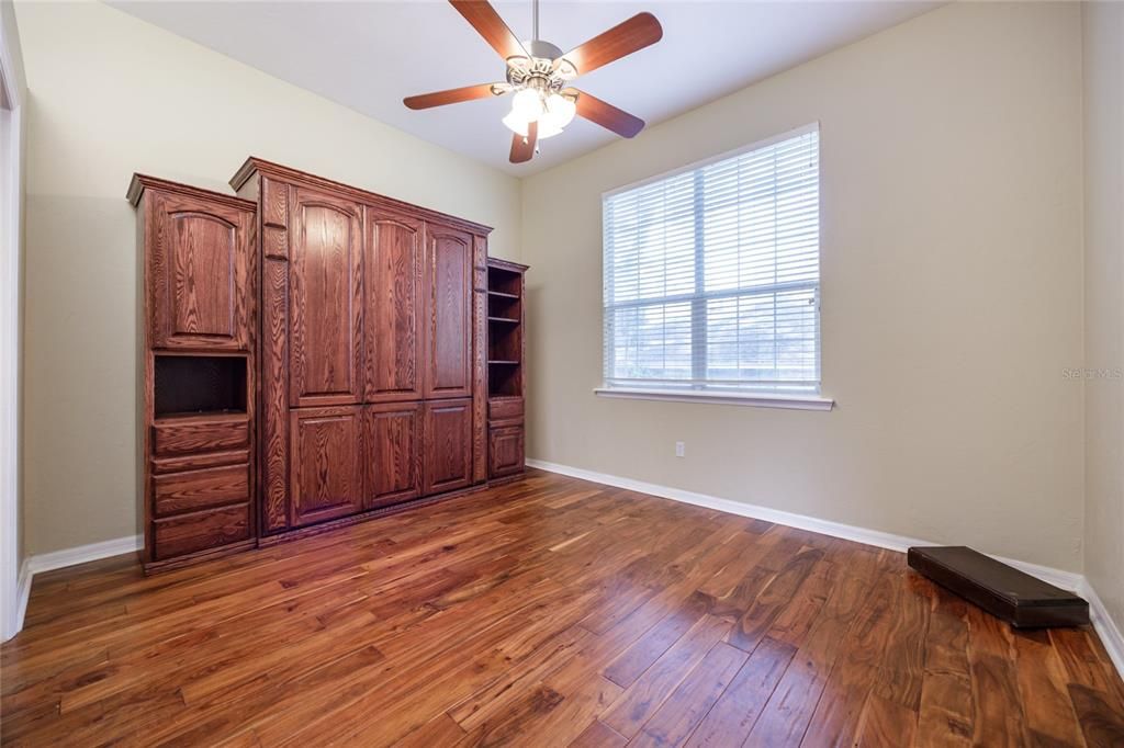 合同活跃: $630,000 (4 贝兹, 2 浴室, 2604 平方英尺)