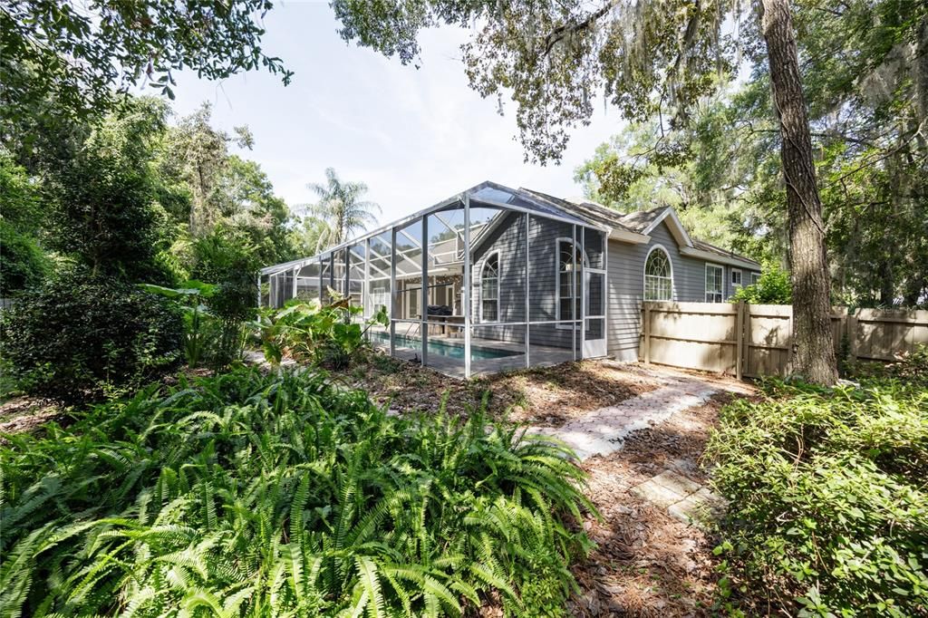 合同活跃: $630,000 (4 贝兹, 2 浴室, 2604 平方英尺)