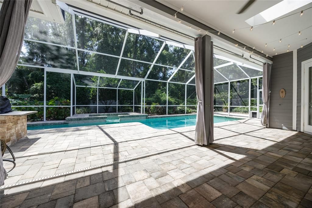 合同活跃: $630,000 (4 贝兹, 2 浴室, 2604 平方英尺)