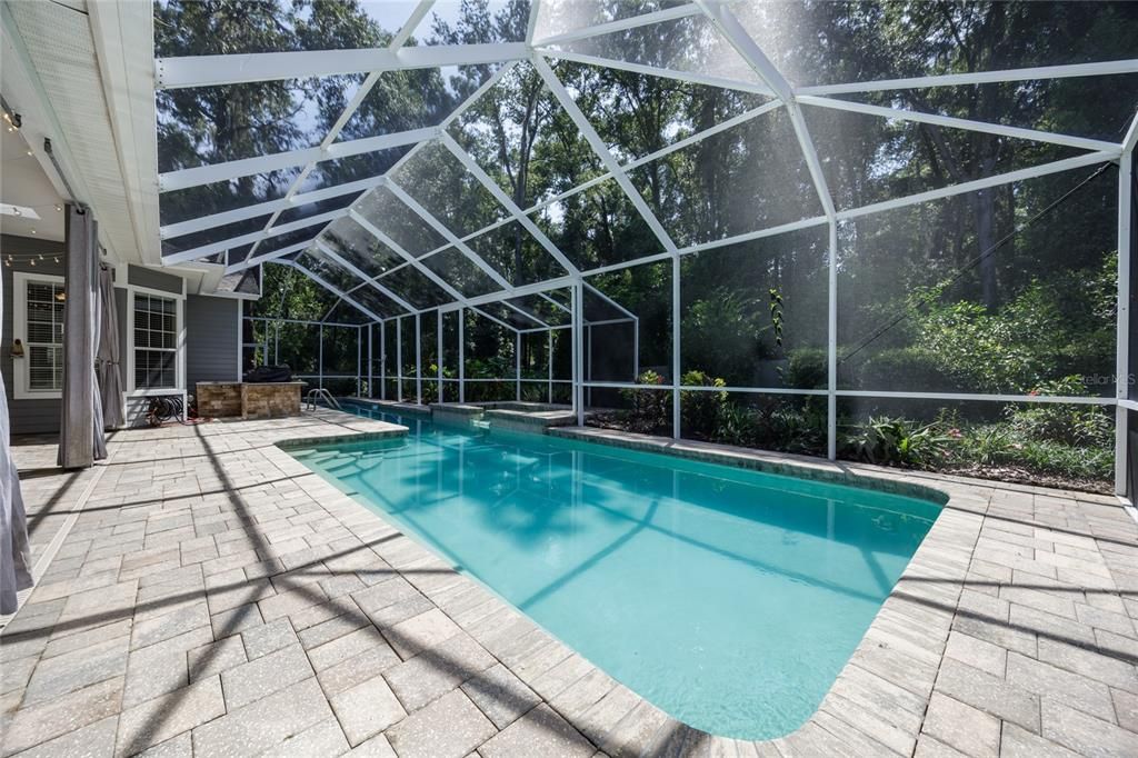 合同活跃: $630,000 (4 贝兹, 2 浴室, 2604 平方英尺)