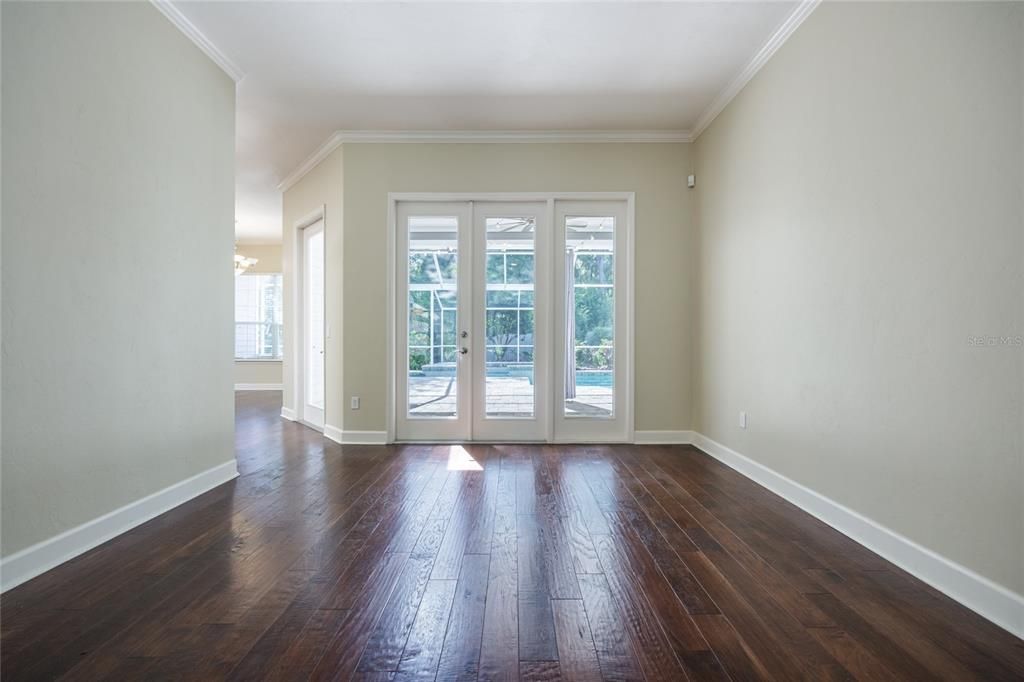 合同活跃: $630,000 (4 贝兹, 2 浴室, 2604 平方英尺)