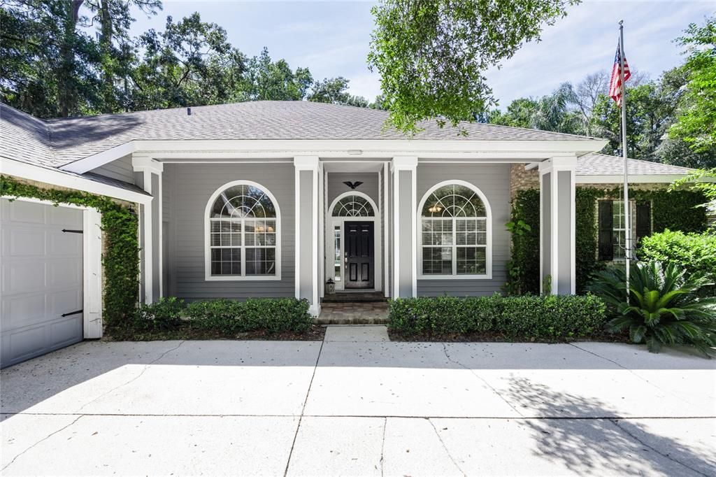 合同活跃: $630,000 (4 贝兹, 2 浴室, 2604 平方英尺)