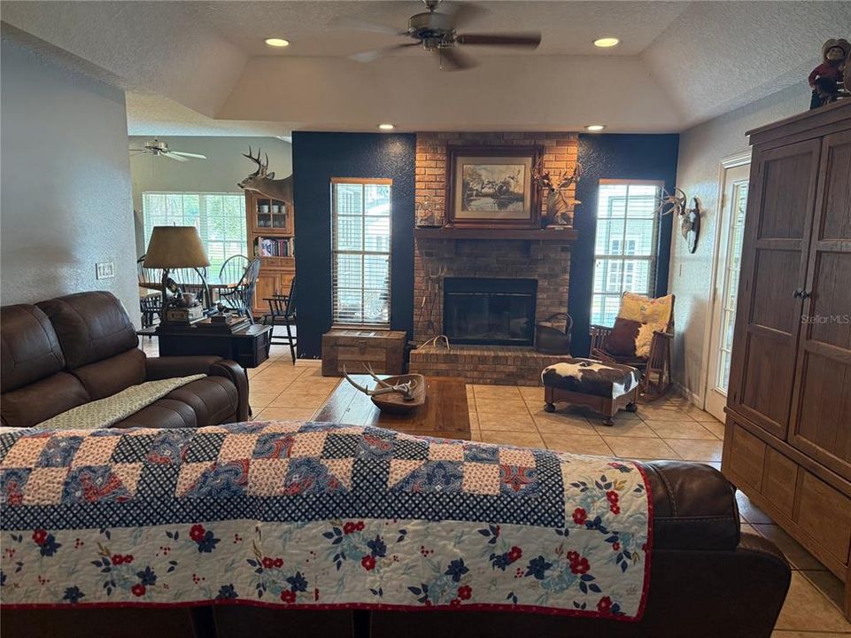 For Sale: $549,000 (3 beds, 2 baths, 2895 Square Feet)