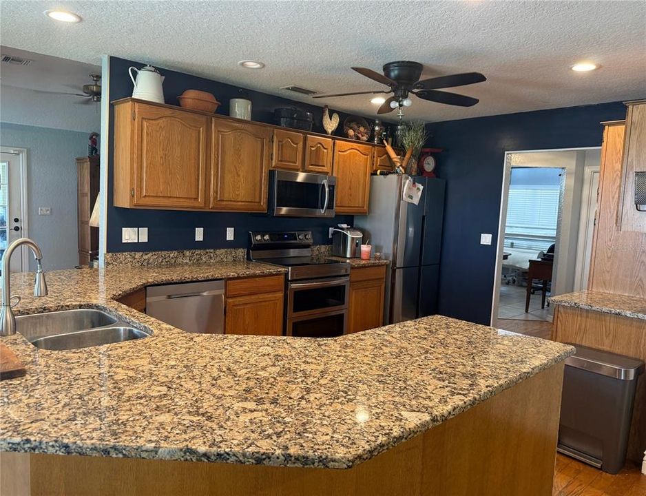 For Sale: $549,000 (3 beds, 2 baths, 2895 Square Feet)