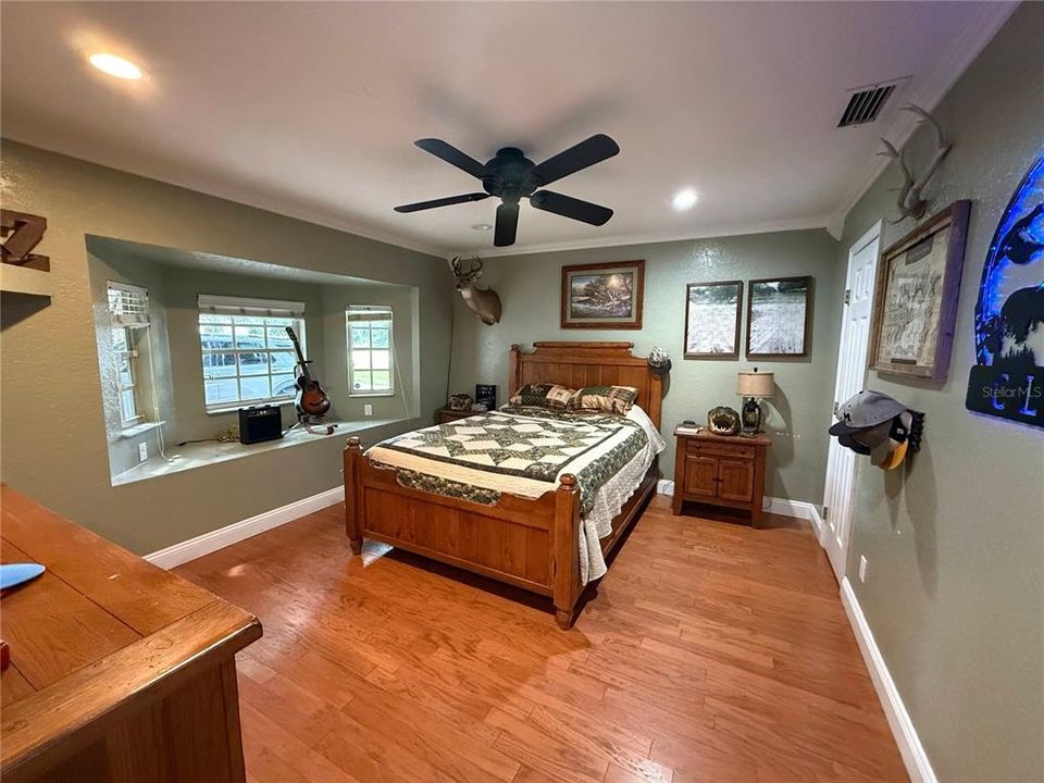 For Sale: $549,000 (3 beds, 2 baths, 2895 Square Feet)