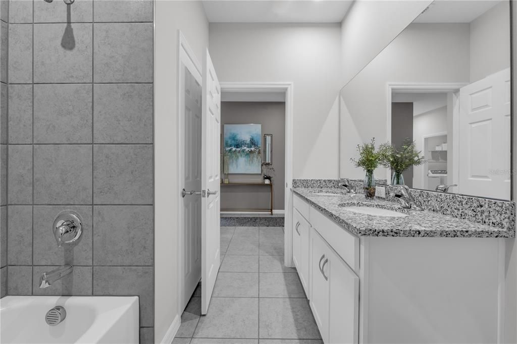 Activo con contrato: $321,490 (4 camas, 2 baños, 1839 Pies cuadrados)