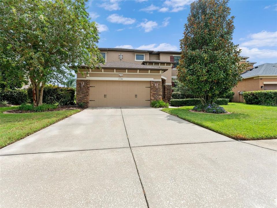 Active With Contract: $689,900 (4 beds, 2 baths, 3243 Square Feet)