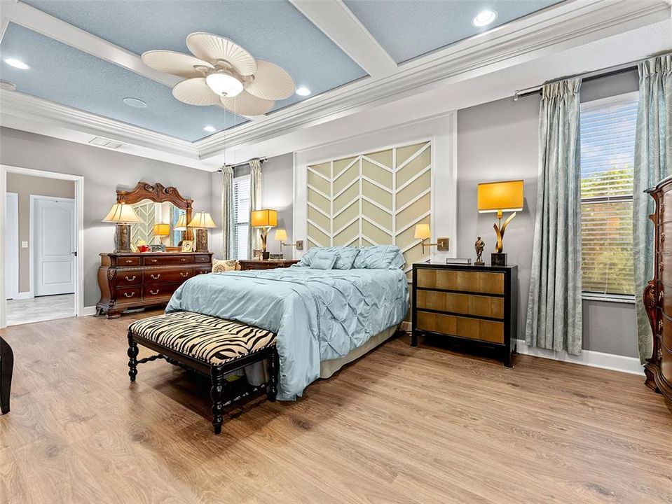 Active With Contract: $689,900 (4 beds, 2 baths, 3243 Square Feet)