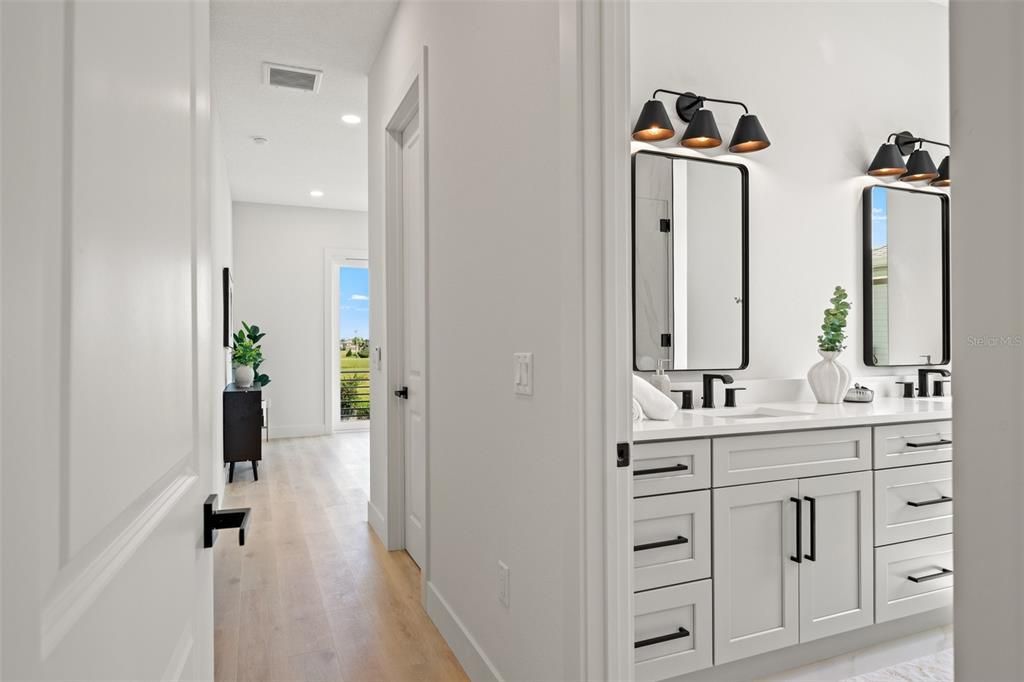 待售: $699,000 (3 贝兹, 2 浴室, 1800 平方英尺)