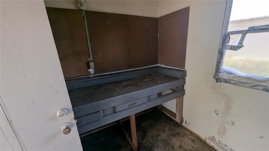 Active With Contract: $123,500 (1 beds, 1 baths, 1040 Square Feet)