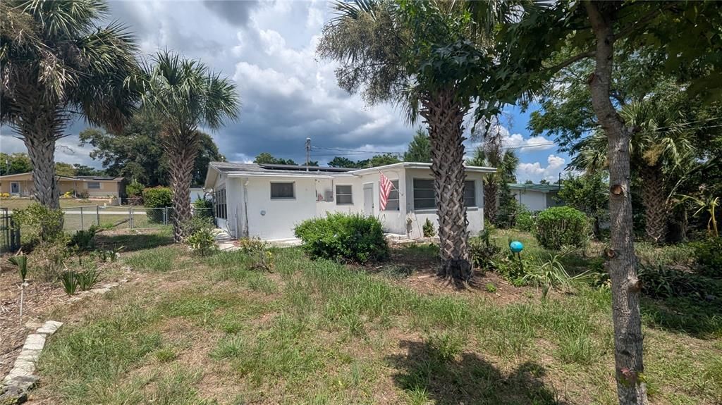 Active With Contract: $123,500 (1 beds, 1 baths, 1040 Square Feet)