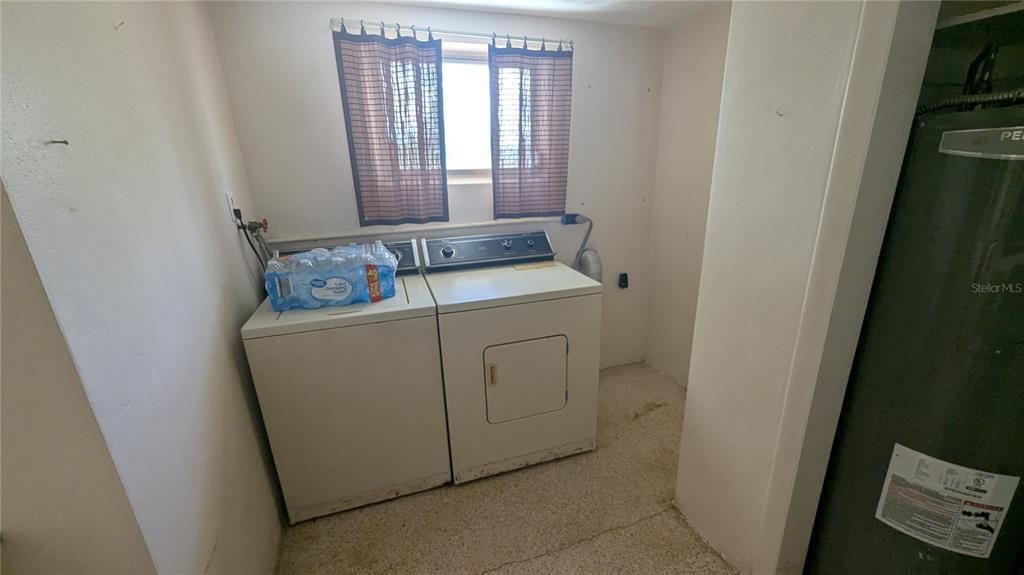 Active With Contract: $123,500 (1 beds, 1 baths, 1040 Square Feet)