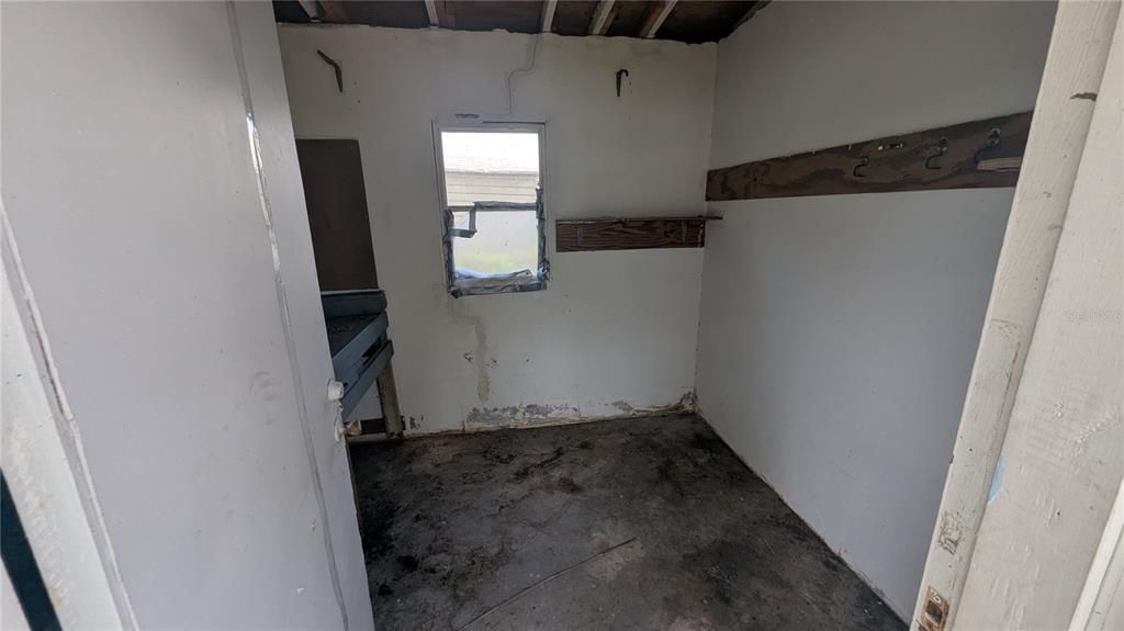 Active With Contract: $123,500 (1 beds, 1 baths, 1040 Square Feet)