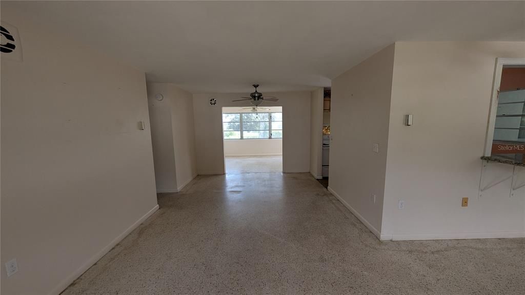 Active With Contract: $123,500 (1 beds, 1 baths, 1040 Square Feet)