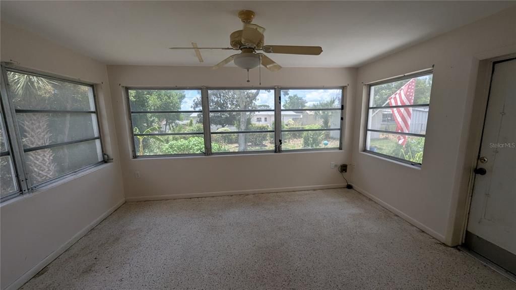 Active With Contract: $123,500 (1 beds, 1 baths, 1040 Square Feet)