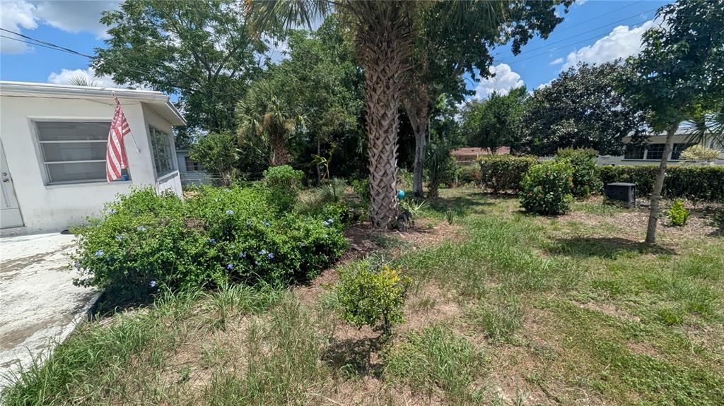 Active With Contract: $123,500 (1 beds, 1 baths, 1040 Square Feet)