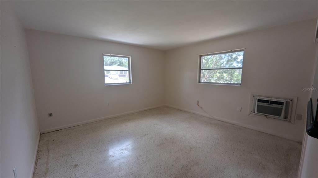 Active With Contract: $123,500 (1 beds, 1 baths, 1040 Square Feet)