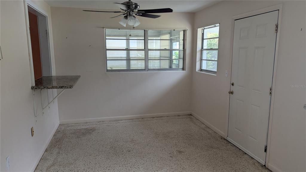 Active With Contract: $123,500 (1 beds, 1 baths, 1040 Square Feet)