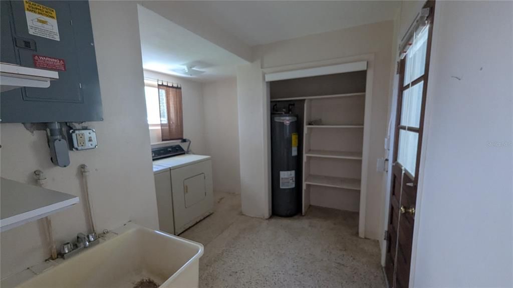 Active With Contract: $123,500 (1 beds, 1 baths, 1040 Square Feet)