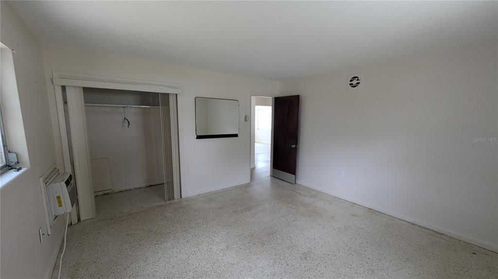 Active With Contract: $123,500 (1 beds, 1 baths, 1040 Square Feet)