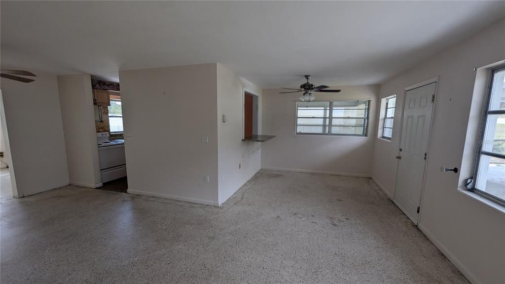 Active With Contract: $123,500 (1 beds, 1 baths, 1040 Square Feet)