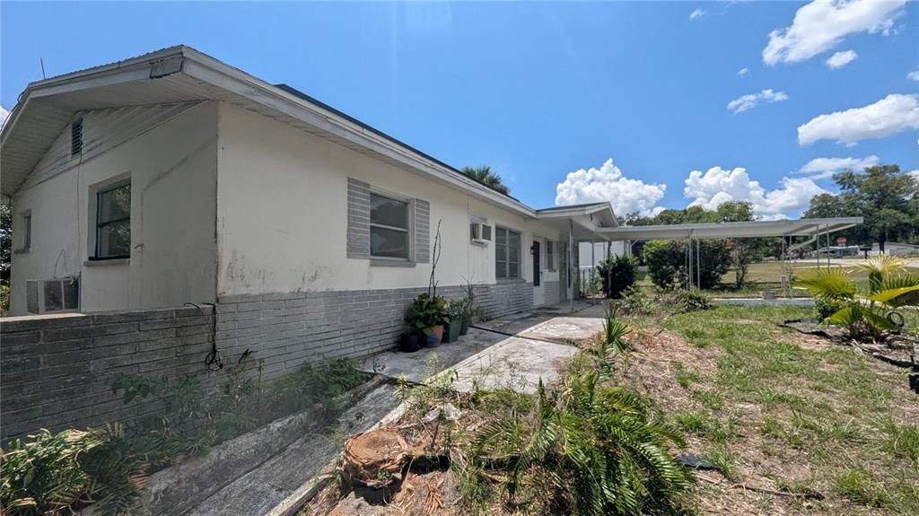 Active With Contract: $123,500 (1 beds, 1 baths, 1040 Square Feet)