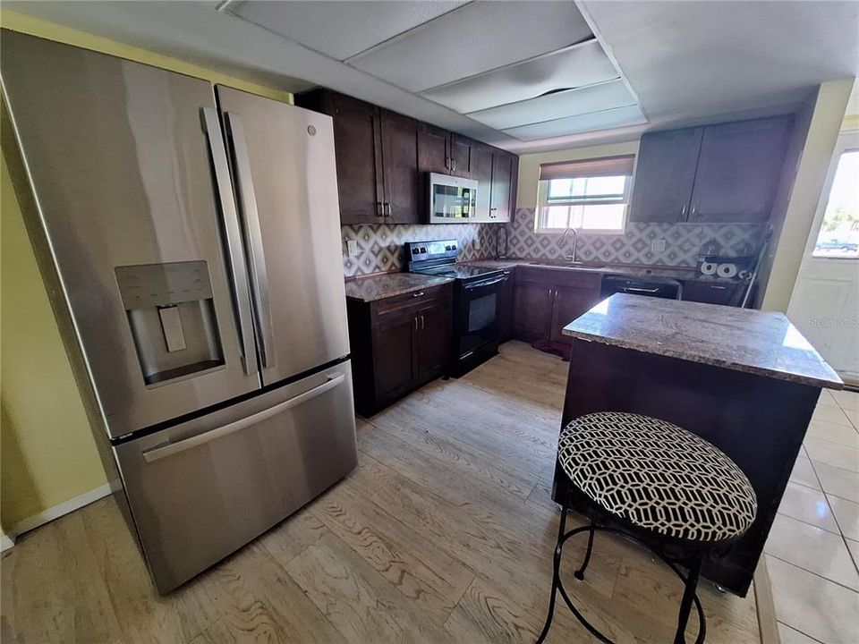 待售: $119,000 (2 贝兹, 2 浴室, 1388 平方英尺)