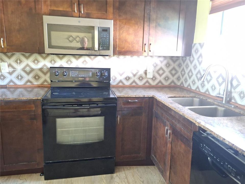 待售: $119,000 (2 贝兹, 2 浴室, 1388 平方英尺)