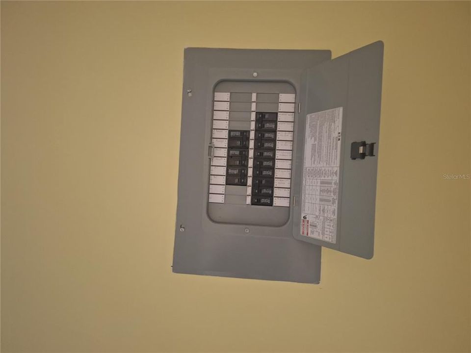 待售: $119,000 (2 贝兹, 2 浴室, 1388 平方英尺)