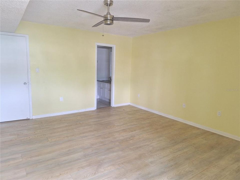 待售: $119,000 (2 贝兹, 2 浴室, 1388 平方英尺)