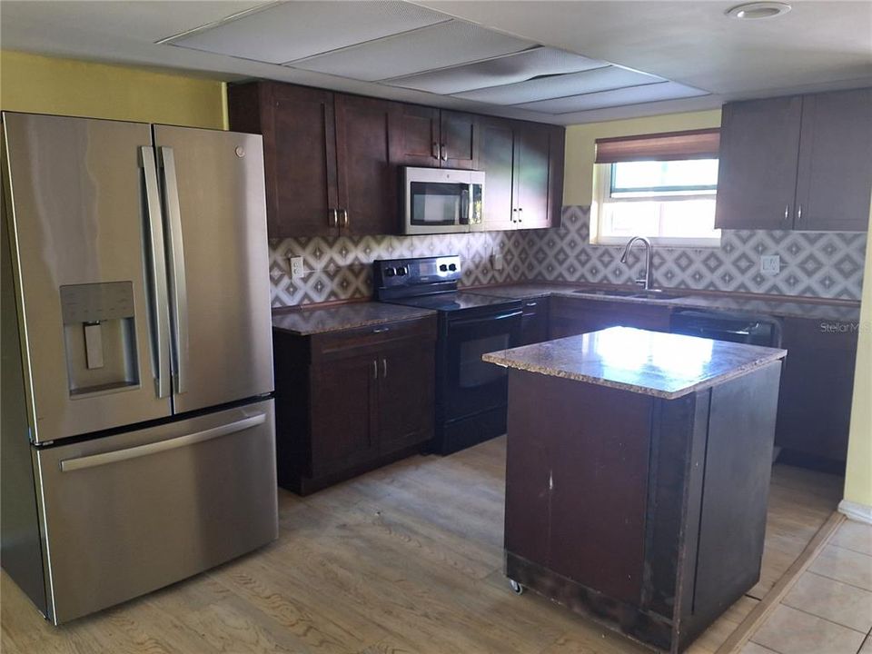 待售: $119,000 (2 贝兹, 2 浴室, 1388 平方英尺)